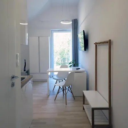 Апартаменты Warzecha Miloszyce Bzowa 40/4 Jelcz-Laskowice